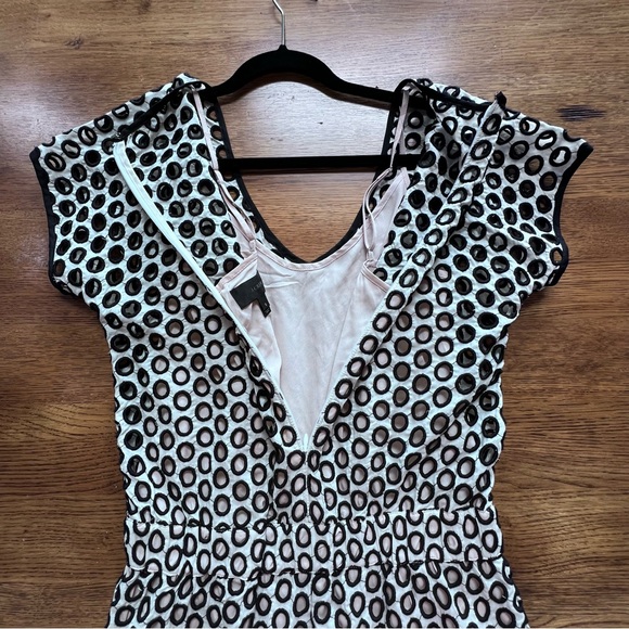 ⭐️ J. Crew Punch Out Eyelet Romper Lined Size 0 - Picture 14 of 15